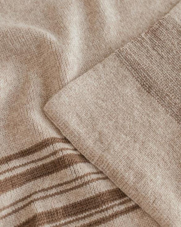 Deken Gilbert - Sand / Walnut